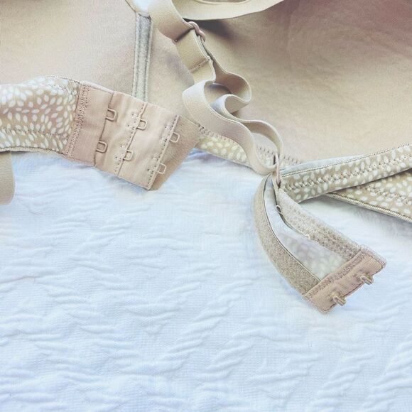 BUY 1 GET ONE FREE Warners 34d wire free comfortable every day bra tan and white - Picture 4 of 9